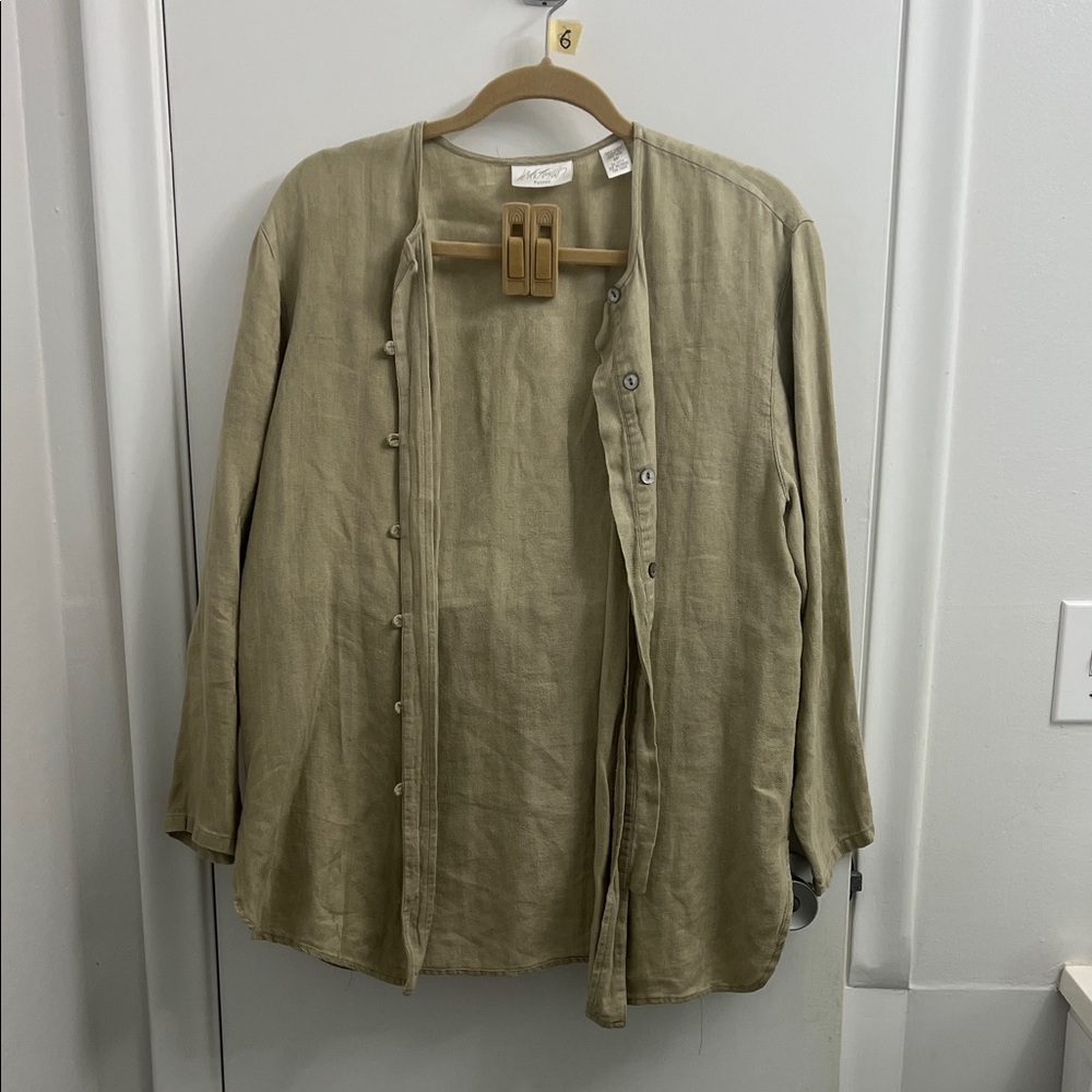 ✨🌿 Vintage LORD & TAYLOR Olive Button-Down Shirt with Couture Loop Closures 🌿✨
